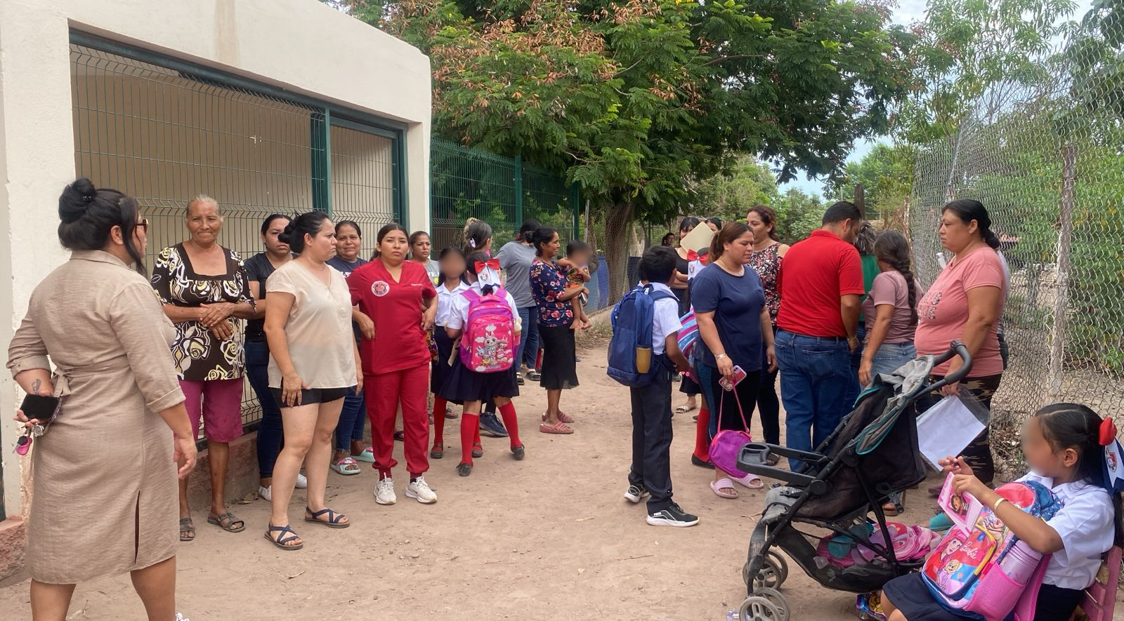 Madres de familia amenazan con tomar la carretera Mochis-Ahome