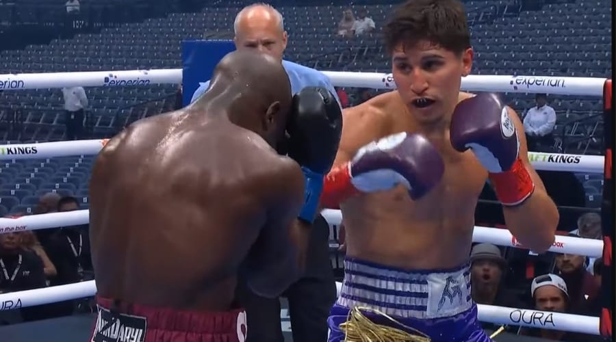 Marco Verde domina y vence por nocaut técnico a Sona Akale en Las Vegas