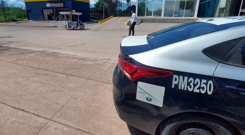 Motociclista atropella a adulto mayor en calles de Los Mochis