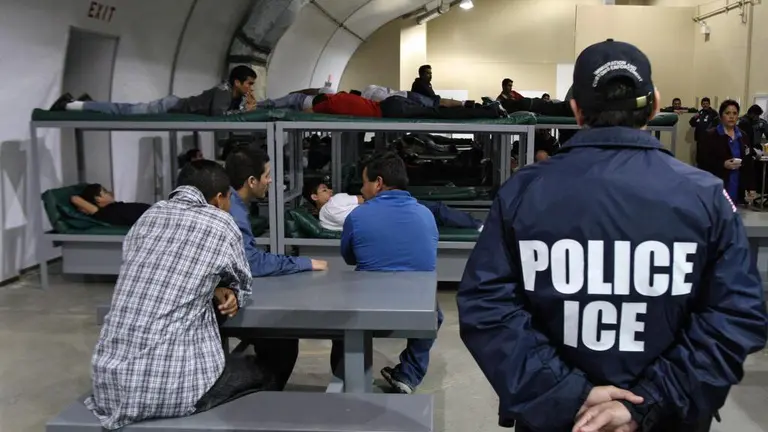 Muere migrante mexicano bajo custodia del ICE en California