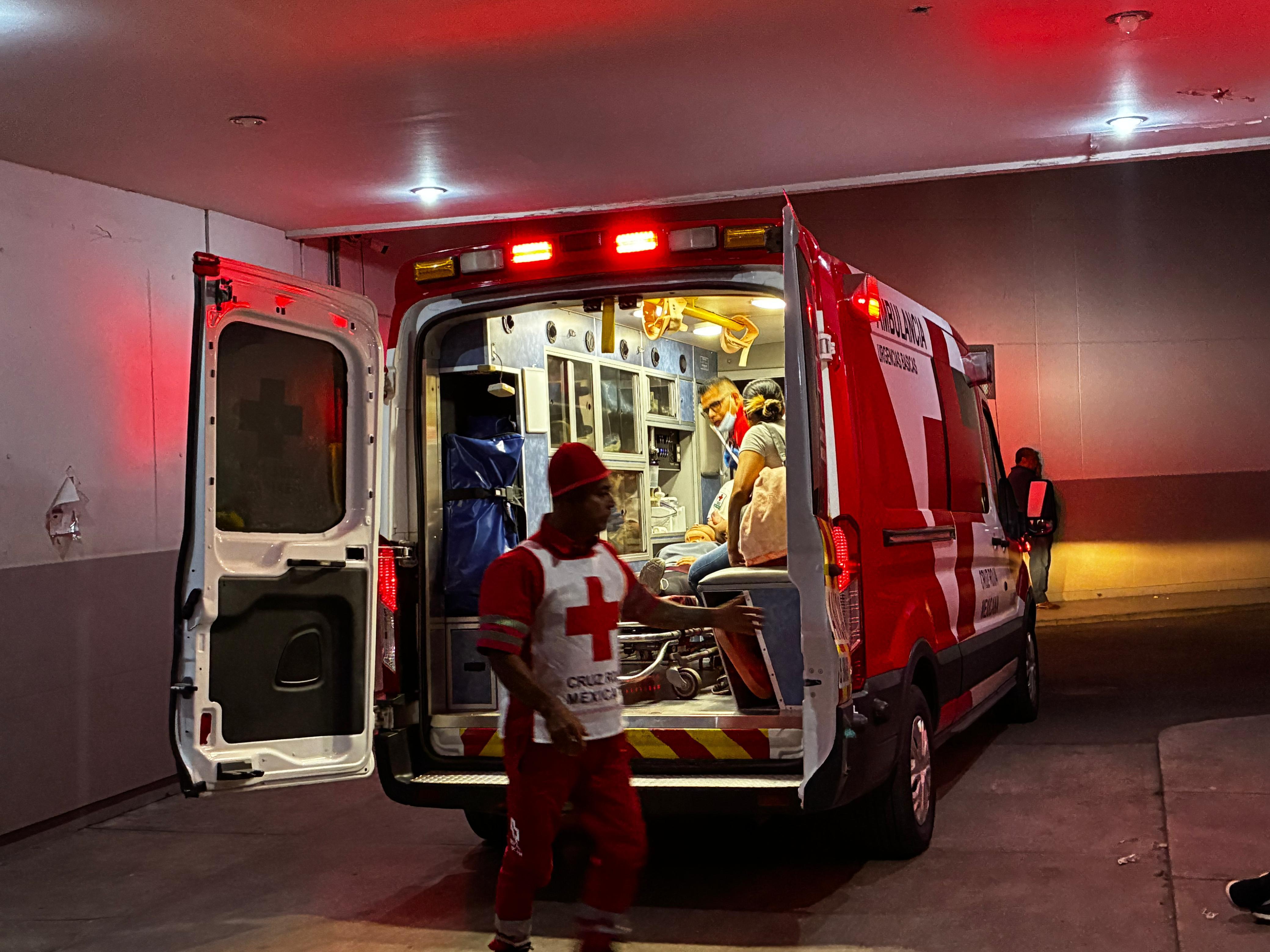 Mujer y un bebé de 5 meses sufren volcadura en cuatrimoto en El Colorado, Ahome