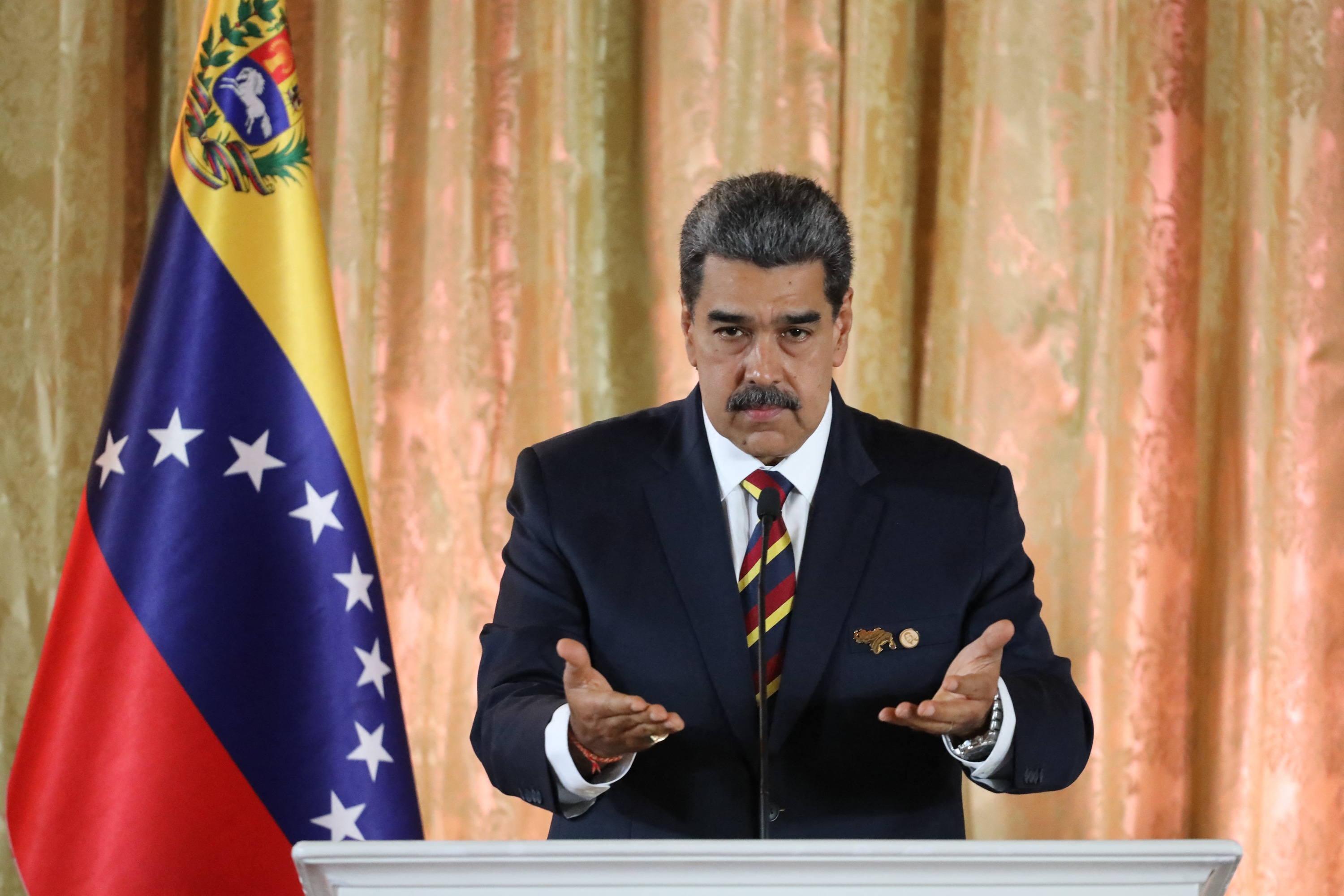Nicolás Maduro considera declarar 