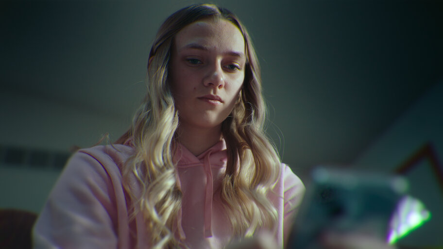 Número desconocido, el documental de Netflix que explora el acoso digital en escuelas