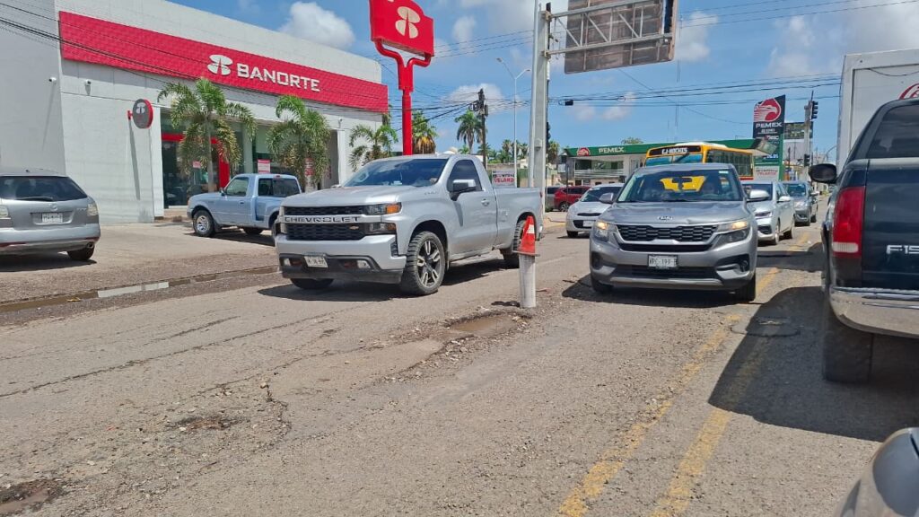 Obras Públicas realizará censo para atender y cubrirlos con concreto o asfalto
