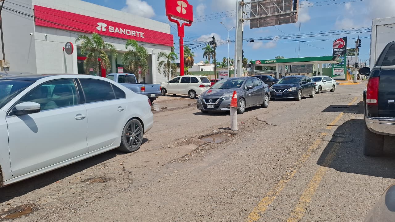Obras Públicas realizará censo para atender y cubrirlos con concreto o asfalto