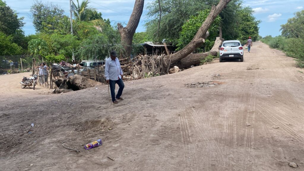 Piden balastre en la comunidad de Agua Nueva, Ahome