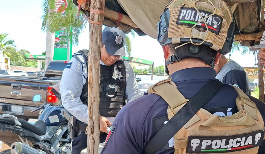 Elementos de la policía del municipio de Juan José Ríos