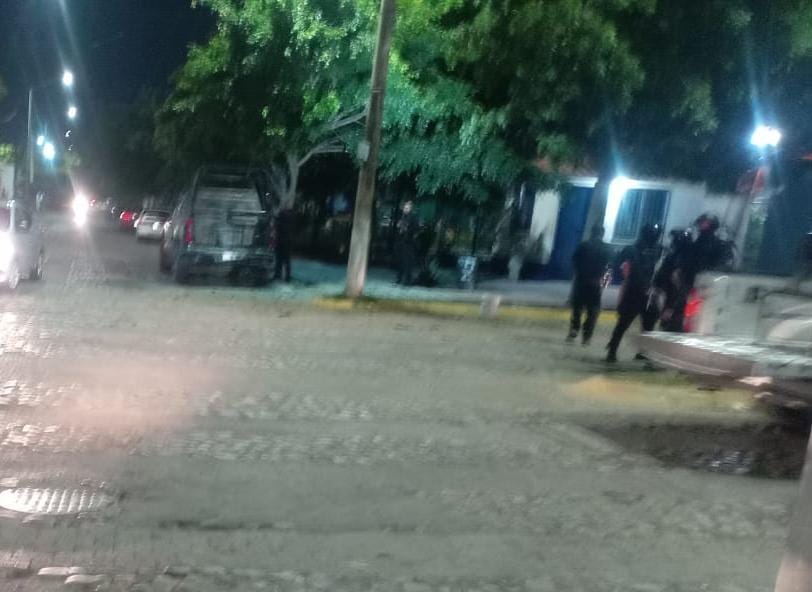 Policía Municipal de Mazatlán confirma ataque con artefacto explosivo a una patrulla en caseta