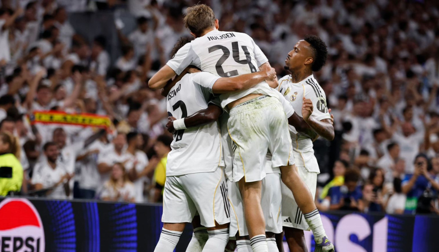 Jugadores de Real Madrid celebran triunfo