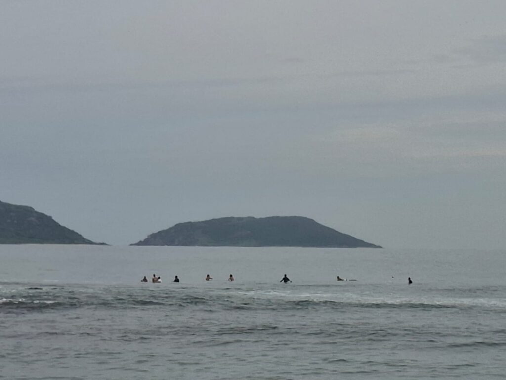 Salvavidas se mantienen en alerta por efectos “Lorena” en las costas de Mazatlán