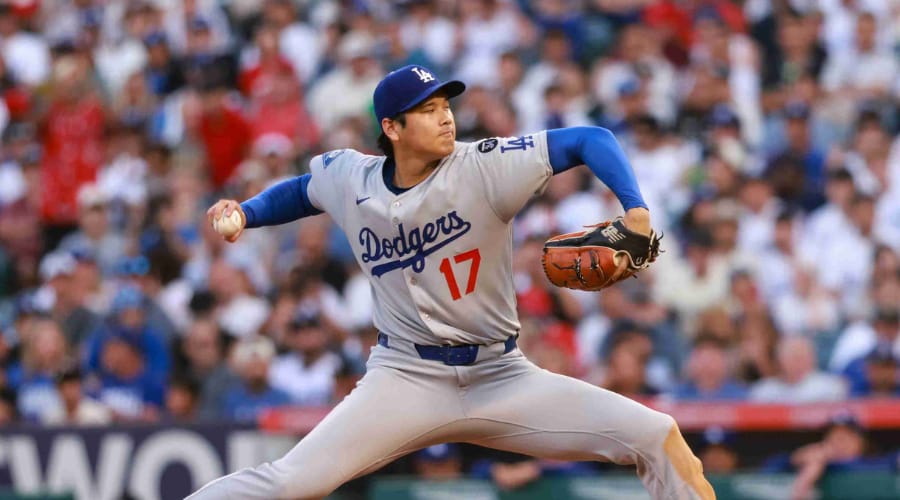 Shohei Ohtani lanzando para Los Ángeles Dodgers durante la temporada 2025 de Grandes Ligas