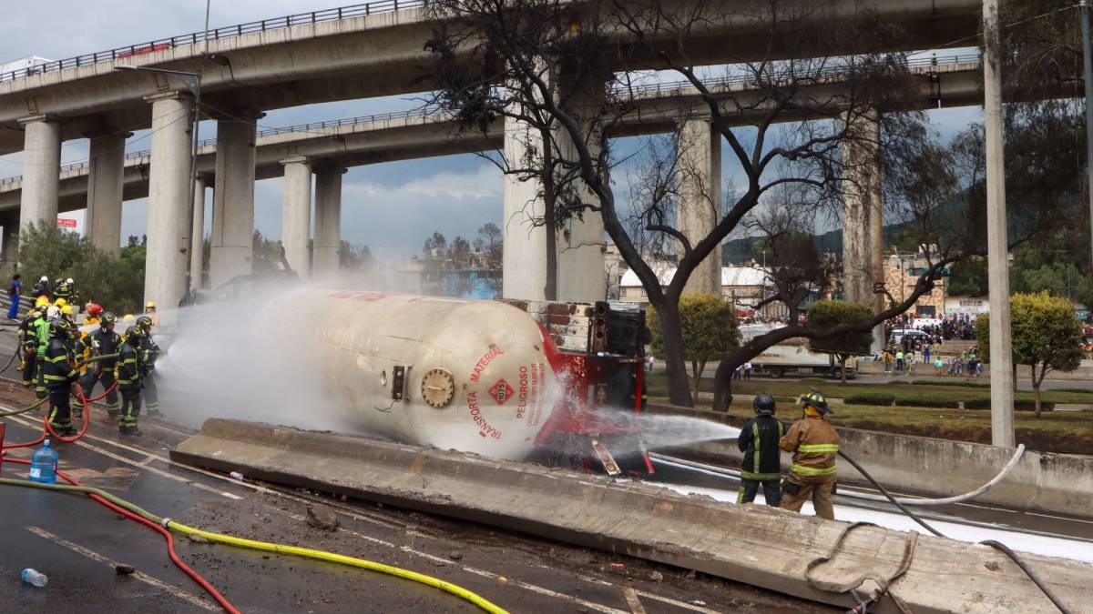 Sube a 28 la cifra de muertos por la explosión de una pipa de gas