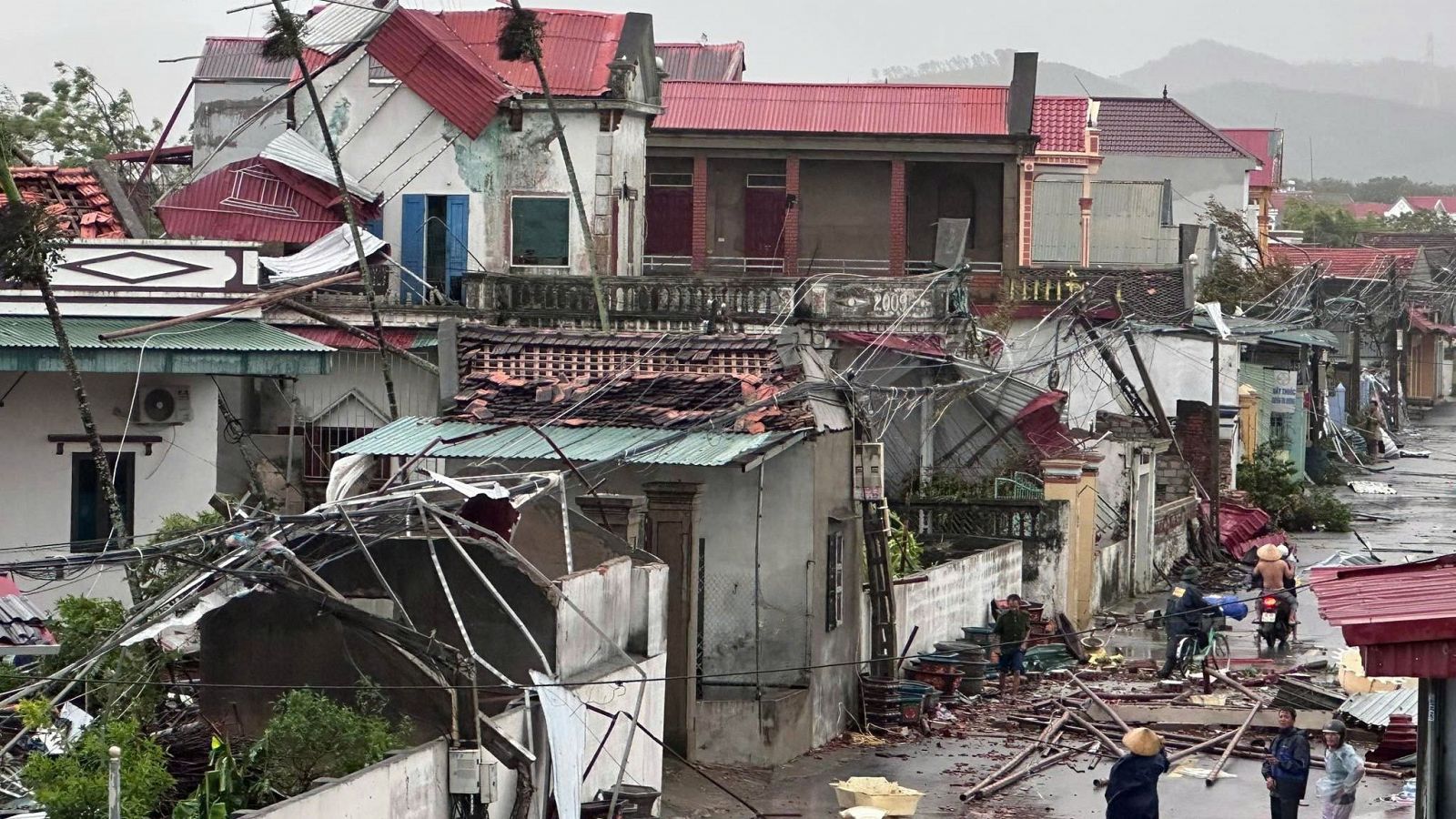 Tifón Bualoi deja 11 muertos y 13 desaparecidos en Vietnam