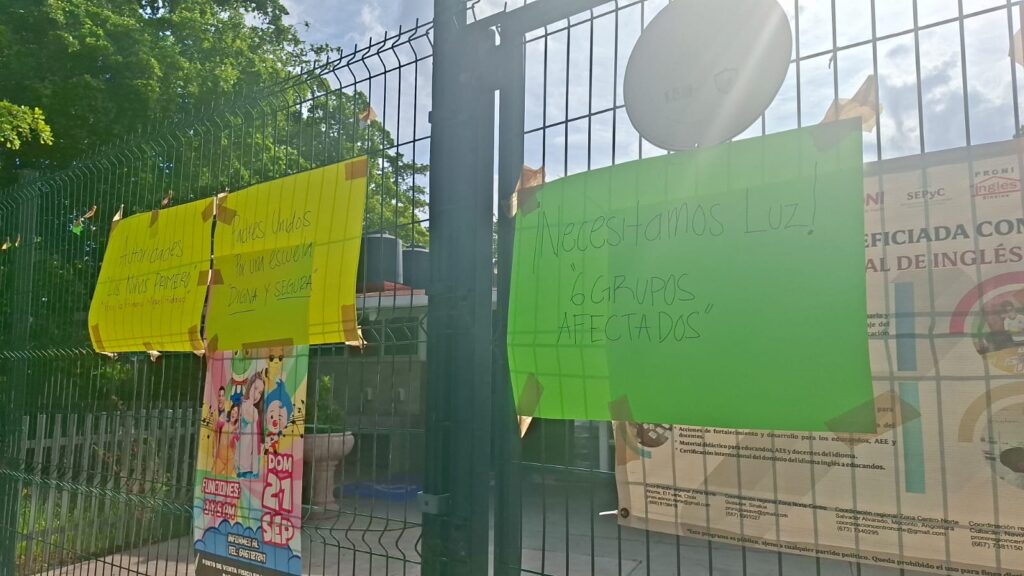 Toma de la Escuela Primaria Miguel Hidalgo en Los Mochis