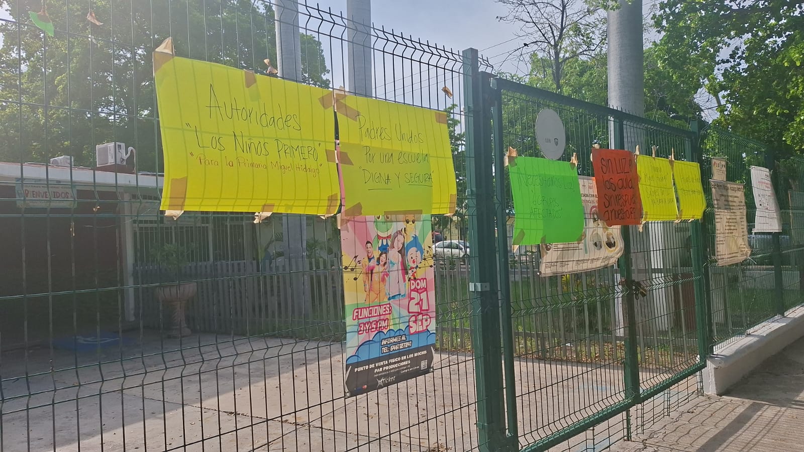 Toma de la Escuela Primaria Miguel Hidalgo en Los Mochis