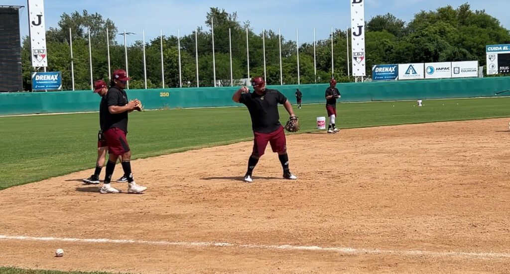 Primer entrenamiento de Tomateros de Culiacán