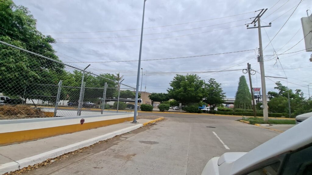 Sitio donde se encontraba ubicado el tráiler cargado de gas avión en Guasave.