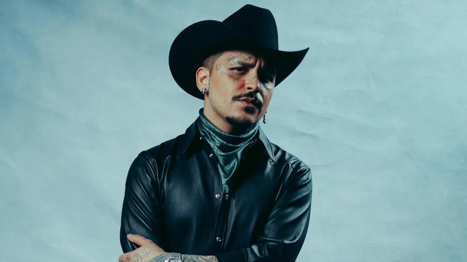 Universal Music cita a Christian Nodal y a sus padres por falsificación de contratos
