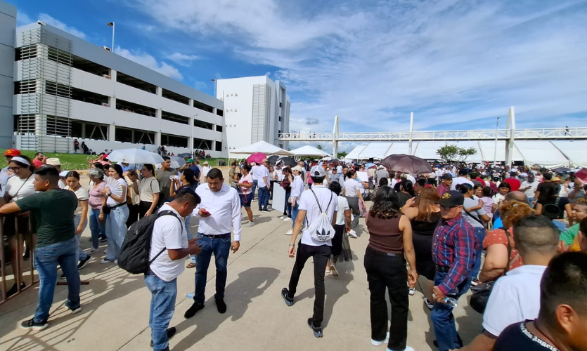 Sinaloenses acuden a la vista de Claudia Sheinbaum a Mazatlán
