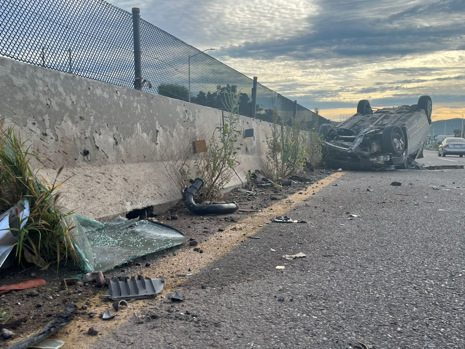 volcadura en La Costerita, al sur de Culiacán