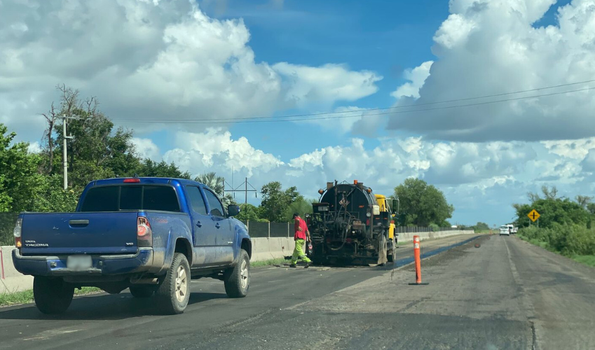 Trabajo de bacheo en la carretera México 15