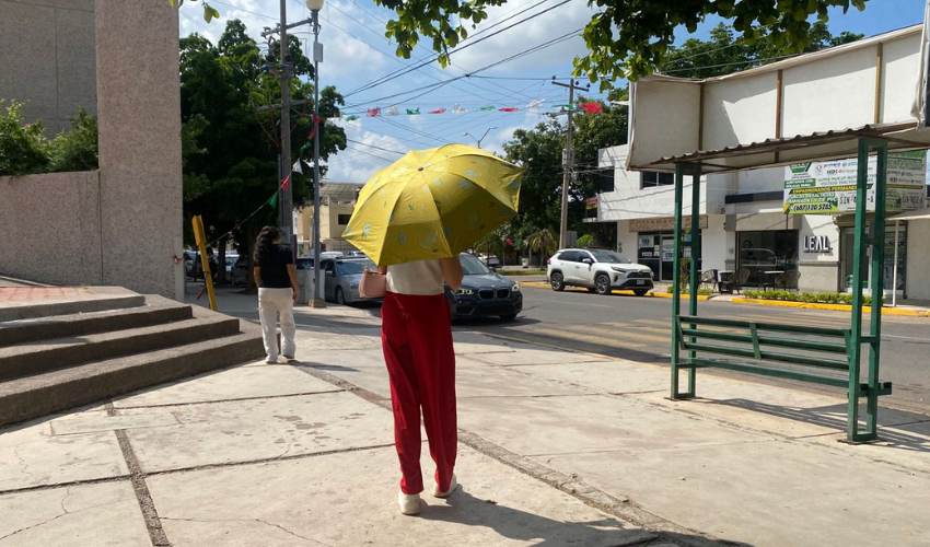 Mujer con un paraguas