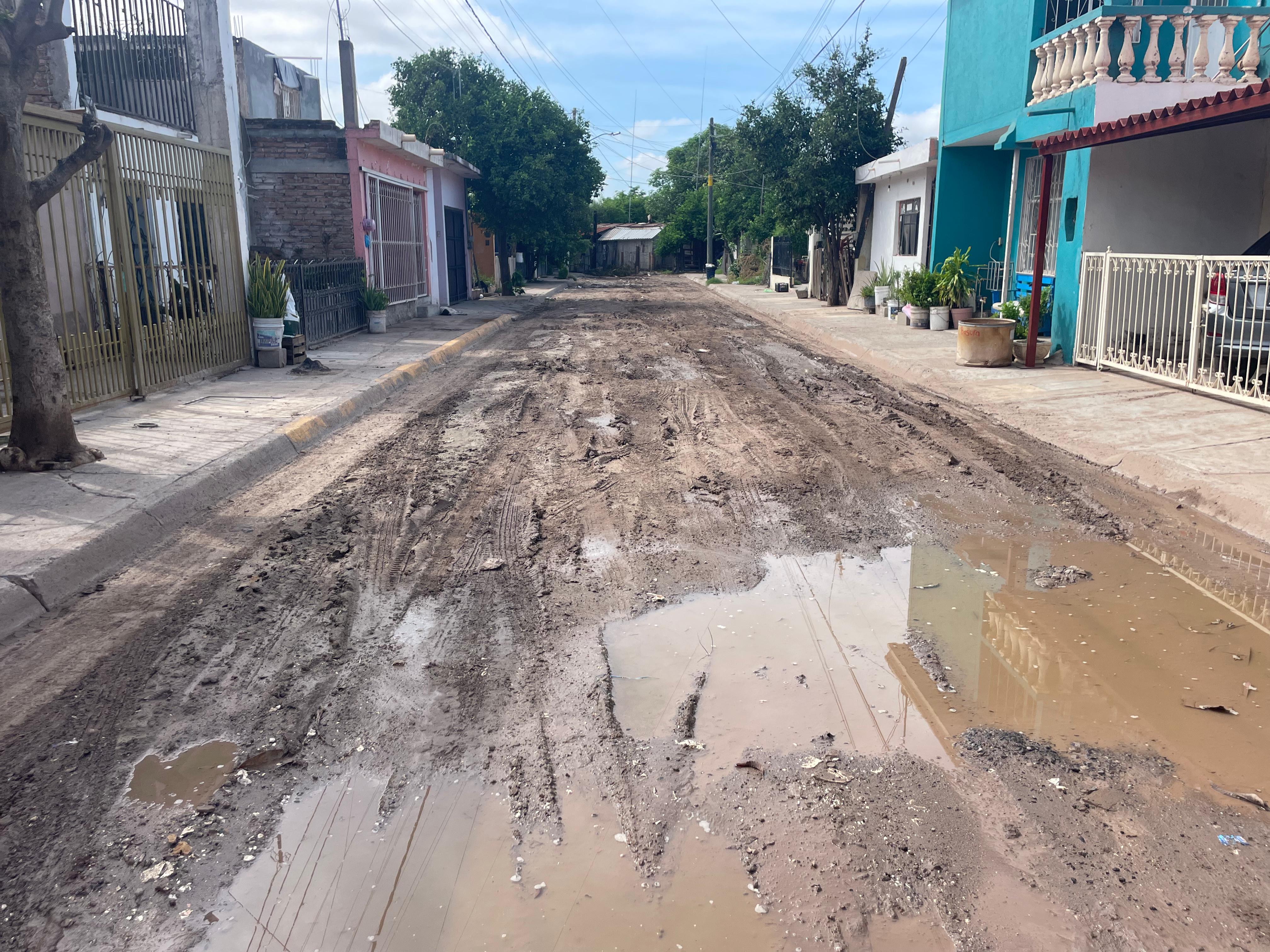 En algunos puntos todavía continúa estancada el agua, por lo que temen y pueda proliferar el mosquito transmisor del dengue.