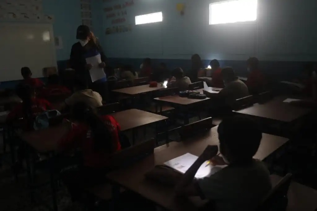 Escuela presenta falla eléctrica