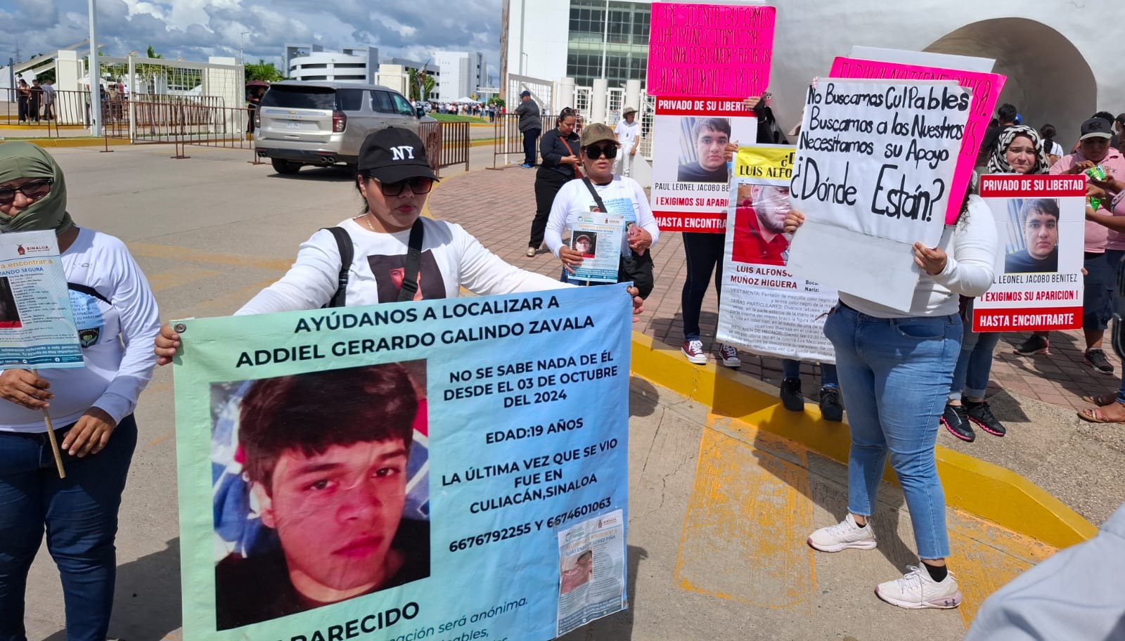 Familiares de desaparecidos buscan apoyo de la presidenta Claudia Sheinbaum