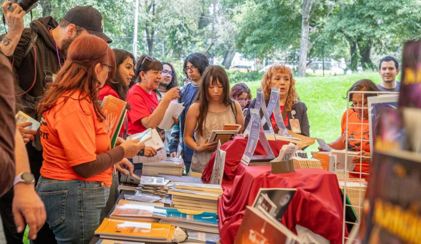 Stand de libros en el Festival Internacional del Libro de Aventuras (FILA)