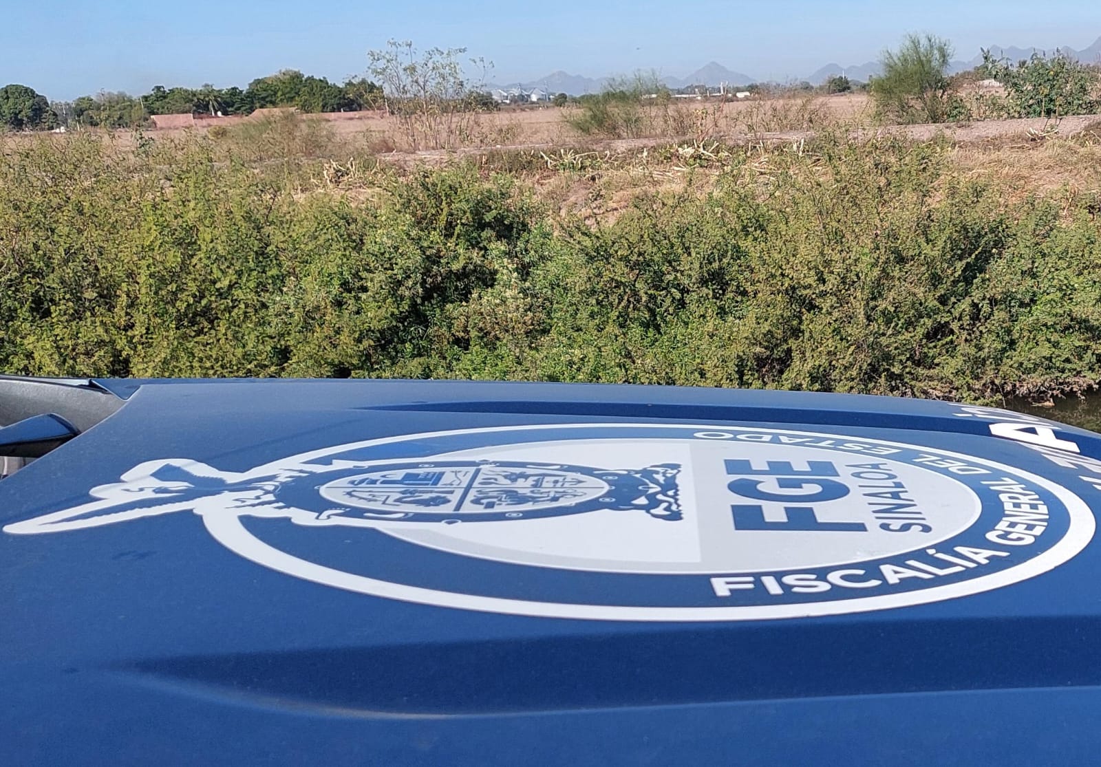 Cofre de una camioneta de la FGE