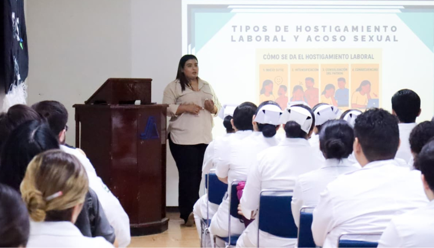 Plática a residentes sobre el acoso laboral