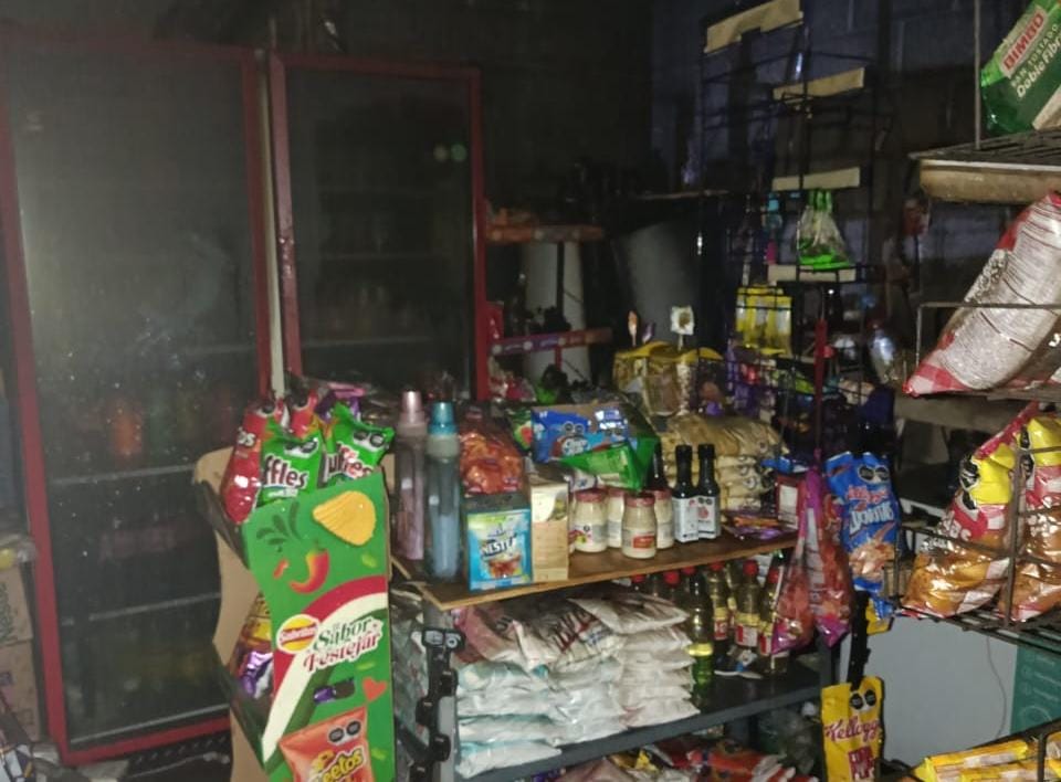 Incendio en tienda de abarrotes 