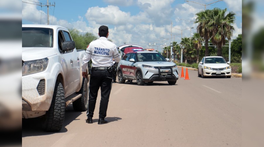 Conductores siendo infraccionados en Ahome por usar polarizado no permitido en vehículo