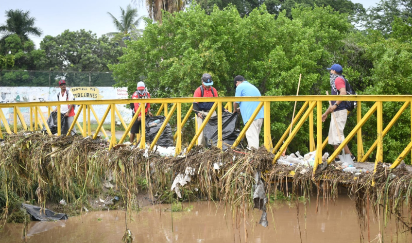 Jornada de limpieza en diversas colonias de Mazatlán tras las lluvias