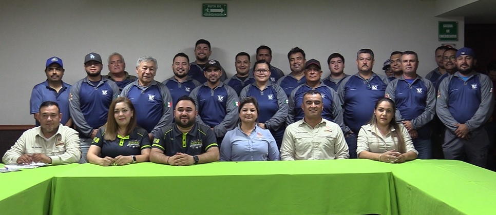 Liga de Softbol Daniela Romero dotó de uniformes a ampáyeres y anotadores