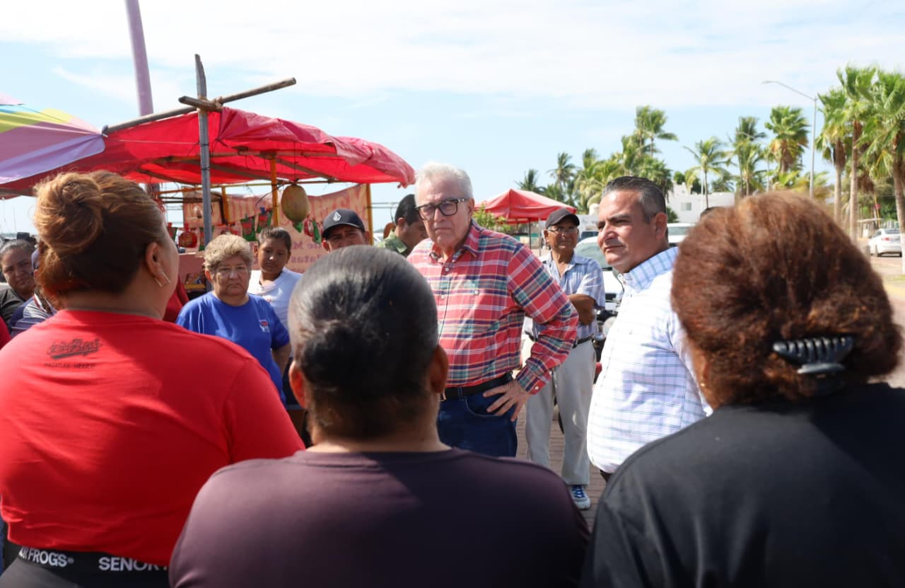 Ruben Rocha Moya, gobernador de Sinaloa, visita y recorre Altata, Navolato