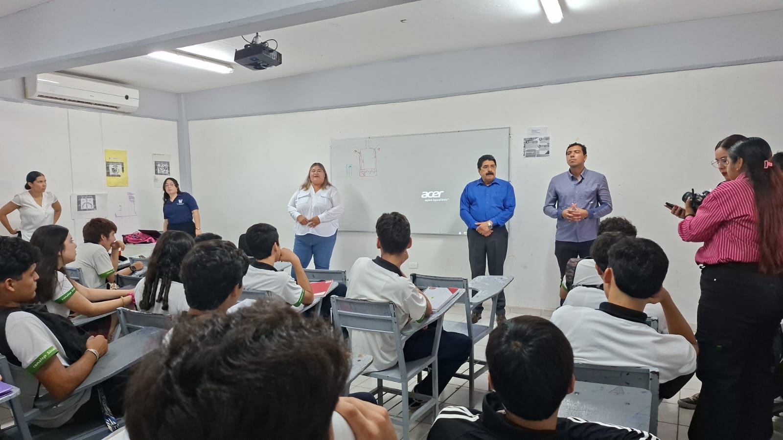 Plática con alumnos del Conalep Plantel 2 en Los Mochis