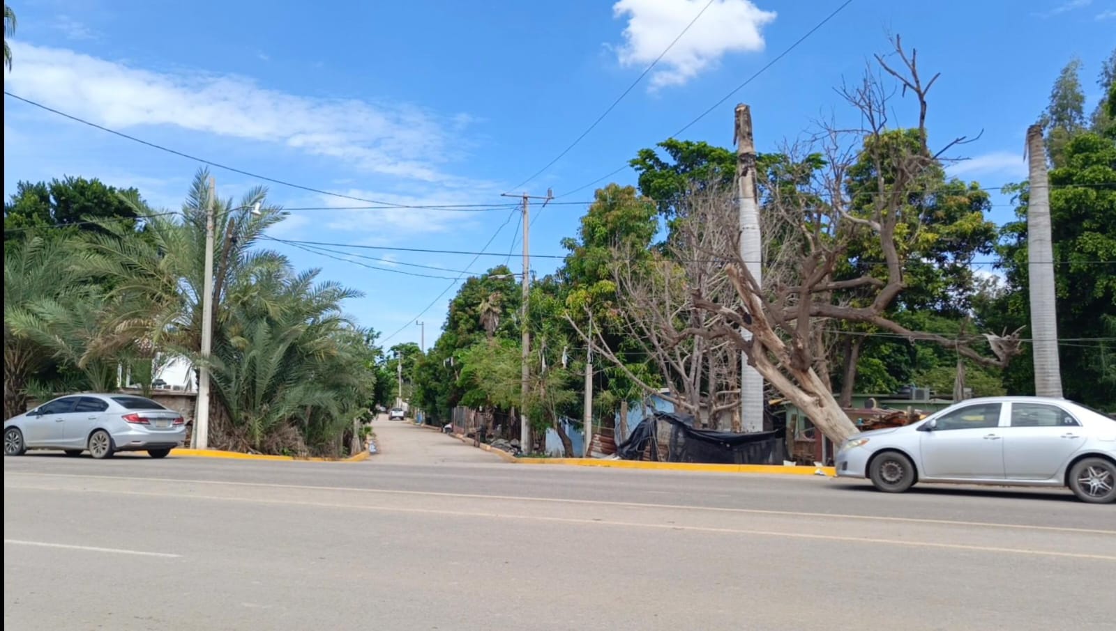Comunidad de Águila Azteca exige solución para cortes de luz.