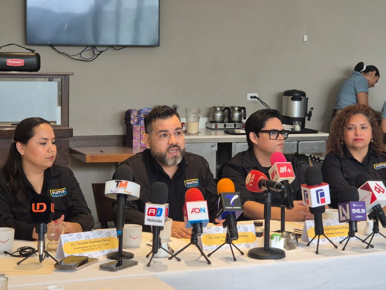 el modelo consiste en diferentes etapas, iniciando con talleres que abordan temas como cultura de paz, derechos de niñas, niños y adolescentes