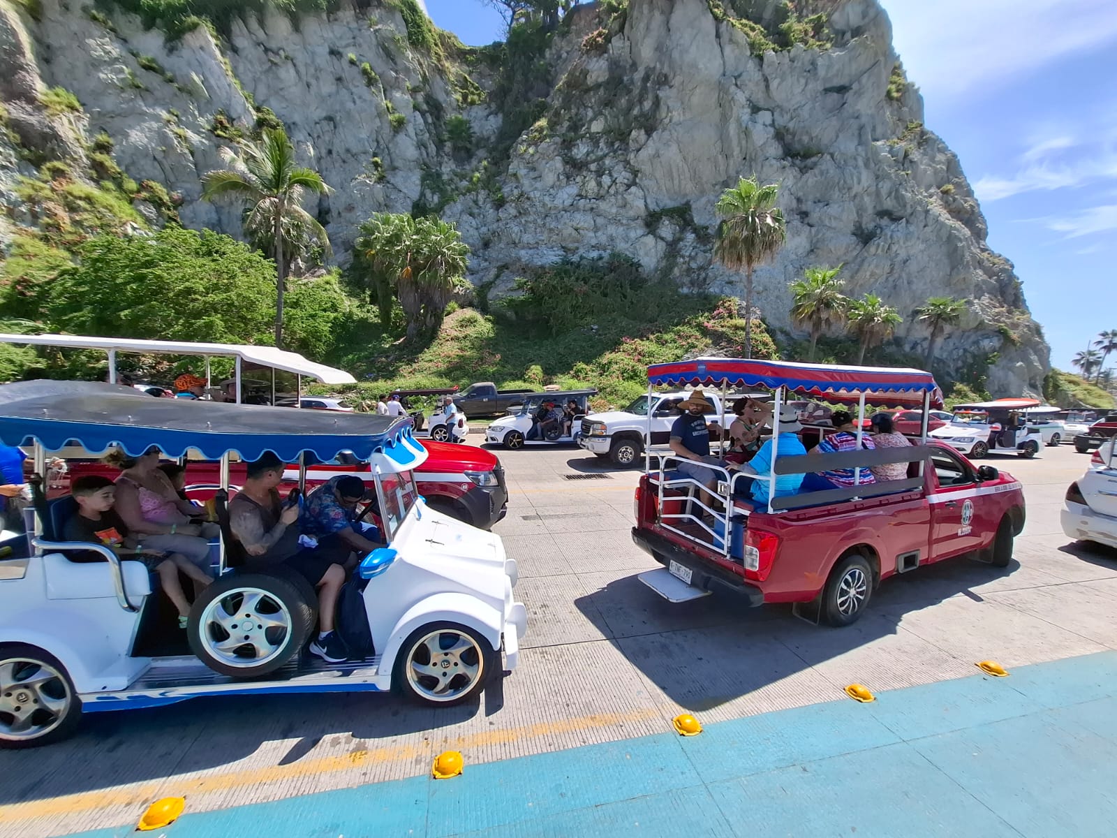 Turistas en puntos de interés en Mazatlán