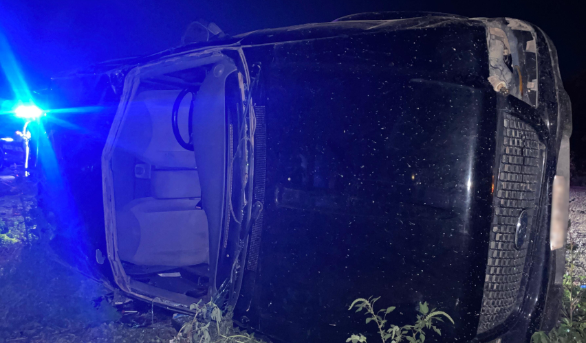 Volcadura de camioneta en carretera de Ahome