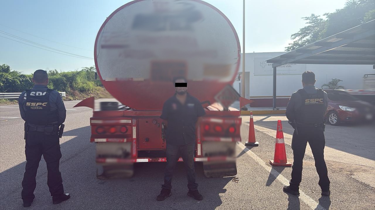Detienen tráiler con 33,000 litros de presunto “huachicol”