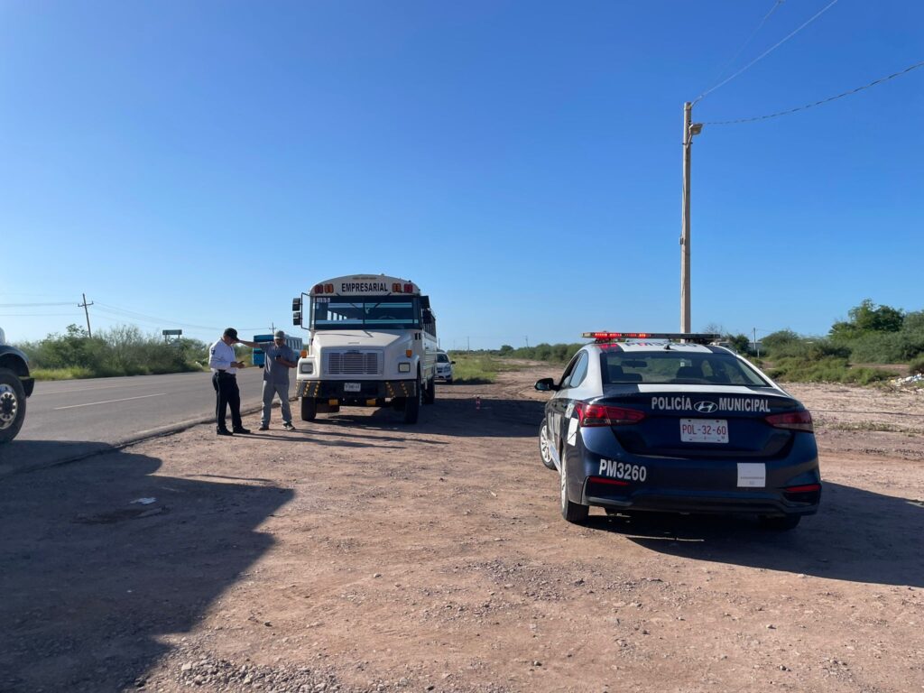 Una llanta reventada y dos mujeres en crisis deja el accidente de un camión