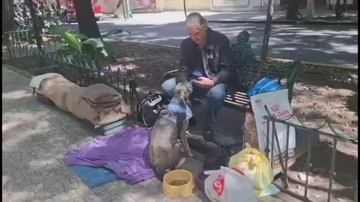 Alejandro Landeros vive en la calle