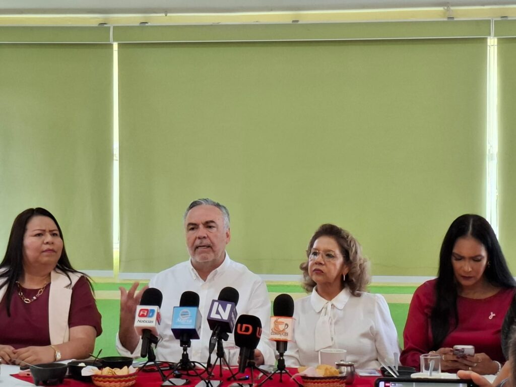 Alfonso Ramírez en conferencia