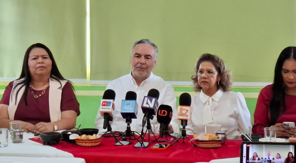 Alfonso Ramírez en conferencia