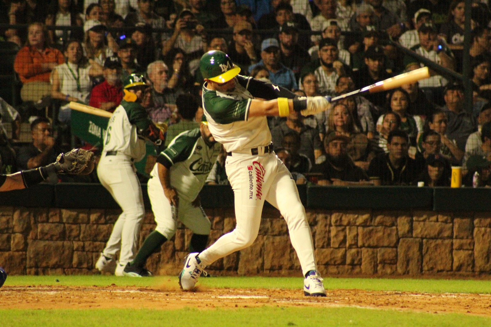 Asael Sánchez se vistió de héroe al conwctar un grand slam para llevar a la victoria a Cañeros sobre los Yaquis