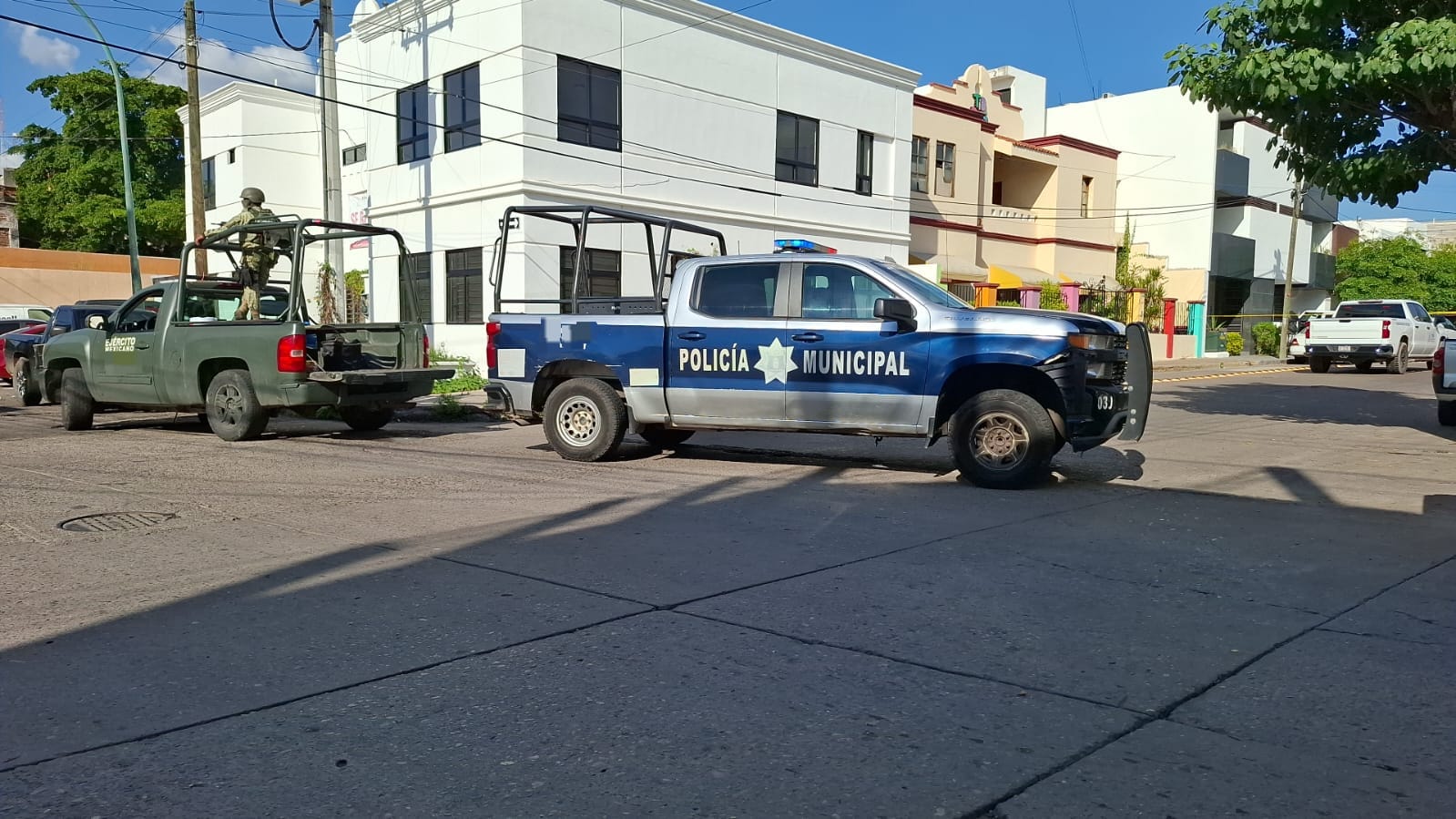Aseguran vehículo aparentemente usado por gatilleros