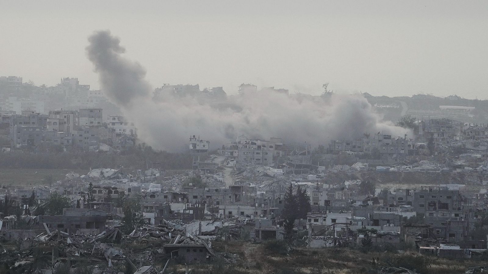 Ataques continúan en Gaza pese a acuerdo preliminar de alto el fuego